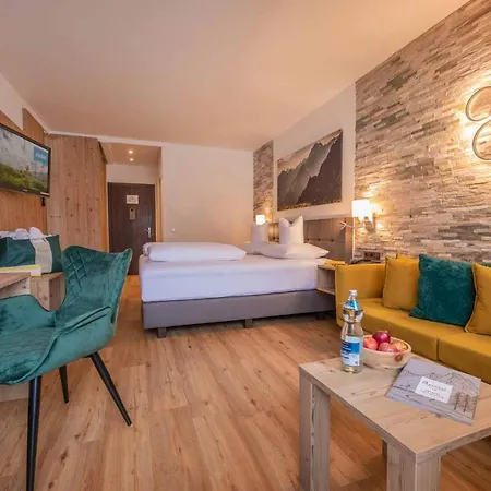 Familien- & Vitalhotel Auenhof 4* فلبمس