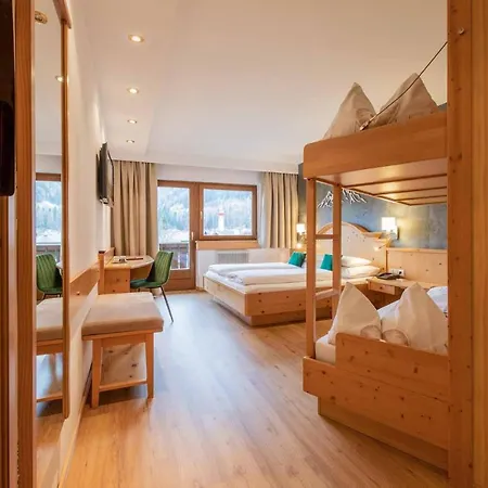 فندق Familien- & Vitalhotel Auenhof