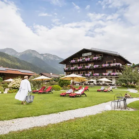 Familien- & Vitalhotel Auenhof فلبمس