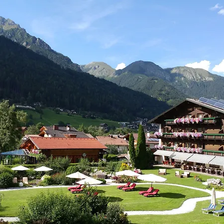 Familien- & Vitalhotel Auenhof فلبمس