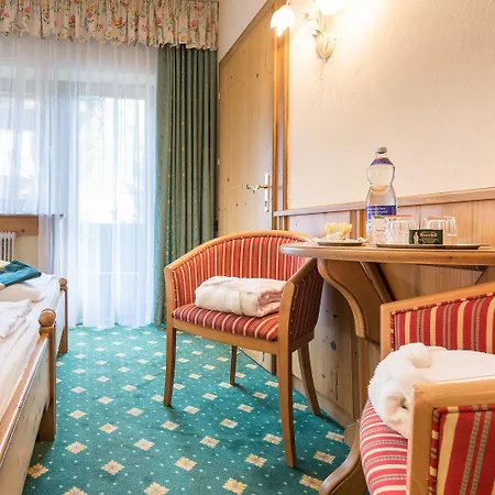 فندق Familien- & Vitalhotel Auenhof 4*