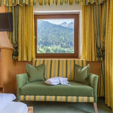 Familien- & Vitalhotel Auenhof فندق