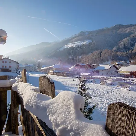 فندق Familien- & Vitalhotel Auenhof