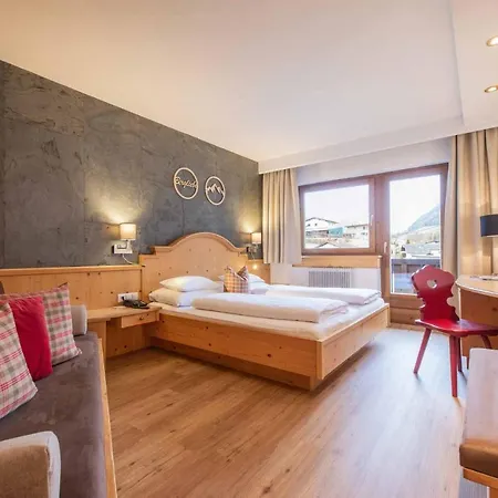 Familien- & Vitalhotel Auenhof מלון פולפמס