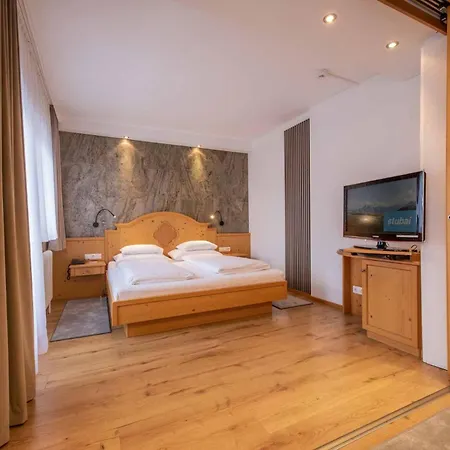 Familien- & Vitalhotel Auenhof מלון