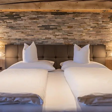 Familien- & Vitalhotel Auenhof מלון