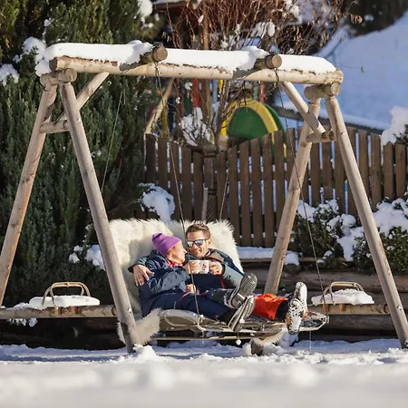 Familien- & Vitalhotel Auenhof מלון פולפמס