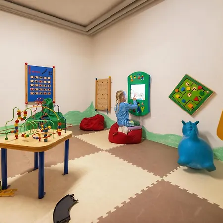 Familien- & Vitalhotel Auenhof מלון פולפמס