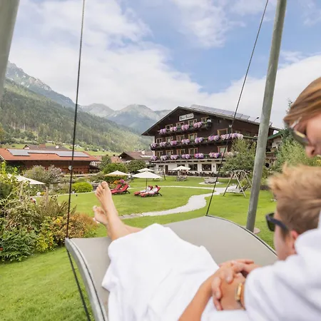 מלון Familien- & Vitalhotel Auenhof 4*