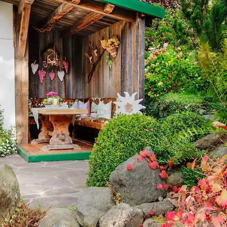 Familien- & Vitalhotel Auenhof מלון פולפמס