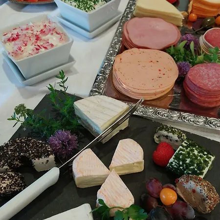 Familien- & Vitalhotel Auenhof מלון פולפמס