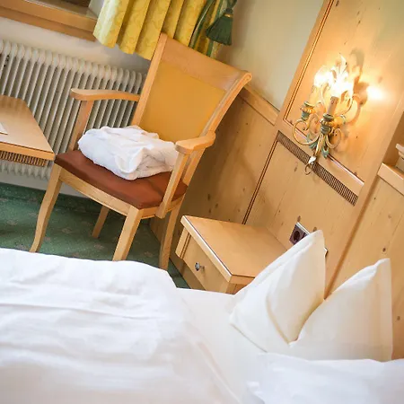 Familien- & Vitalhotel Auenhof 4*