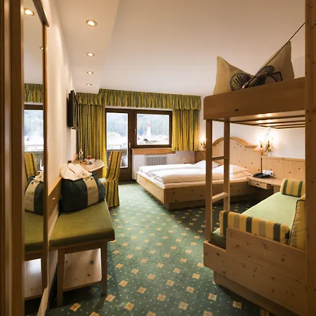 Familien- & Vitalhotel Auenhof 4*