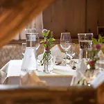 Familien- & Vitalhotel Auenhof 4* Fulpmes