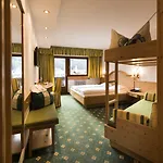 Familien- & Vitalhotel Auenhof 4*